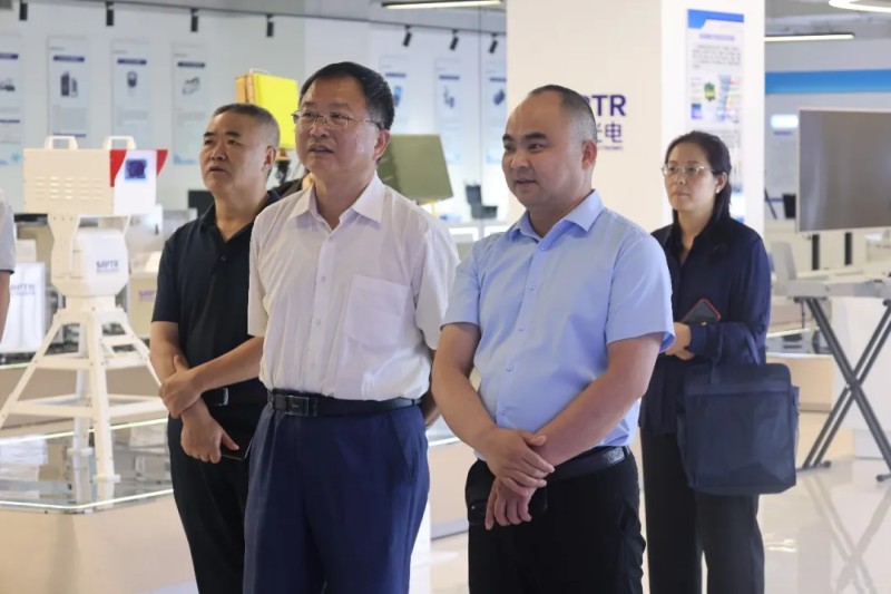 吉林省人民政府发展研究中心副主任柳涛一行莅临雷神研究院调研指导