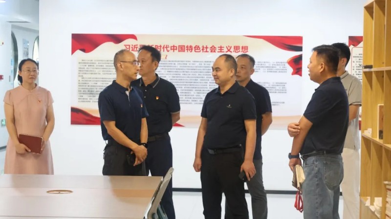 河南省民政厅规划财务处党支部书记靖铭率队莅临雷神光电技术研究院开展主题党日活动