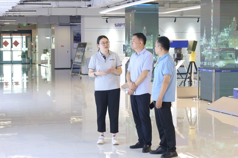河南省电子信息质检院副院长张伟一行莅临雷神研究院参观交流